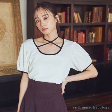 〚earth music〛立體壓紋雙色繞頸綁結短袖上衣