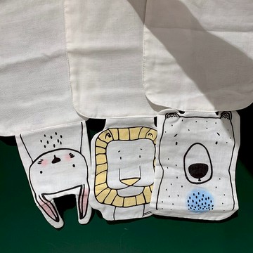 A類四層棉紗透氣 專柜款嬰兒純棉卡通小兔子小熊隔汗巾吸汗巾墊
