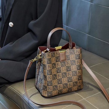 2025新款水桶包時尚洋氣百搭女包輕便印花單肩包簡約斜挎小背包潮