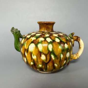 唐三彩獸首執壺