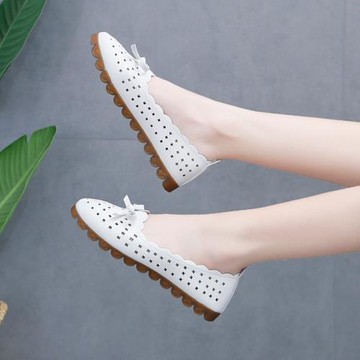2025年新款夏季軟皮豆豆鞋女軟底鏤空平底單鞋透氣一腳蹬洞洞涼鞋