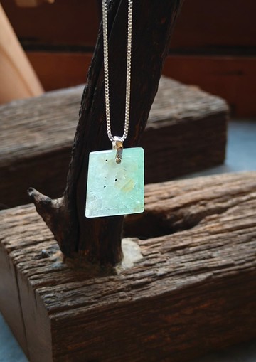 天然緬甸翡翠吊墜   隨機附送925銀項鍊 072110