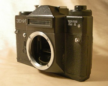 BelOMO ZENIT-ET 35 毫米底片單眼相機機身，搭配賓得 M42 鏡頭卡口 FINE 1992 年
