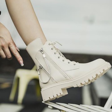 馬丁靴女冬季2026年春秋新款爆款系帶機車短靴帥氣厚底英倫風單靴