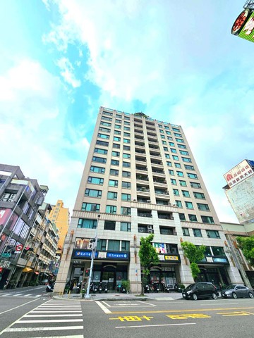 美麗島捷運站旁┃面寬三角窗有電梯┃大馬路1+2樓｜高雄市新興區七賢一路