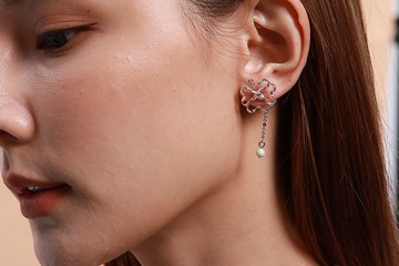 花朵系列 幸運草-線性幾何 針式耳環 (ERIJA1075E)