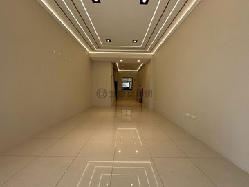 楊小扁~直降300萬!臨瑞隆商圈三角窗翻修店住透天｜高雄市前鎮區武慶一路