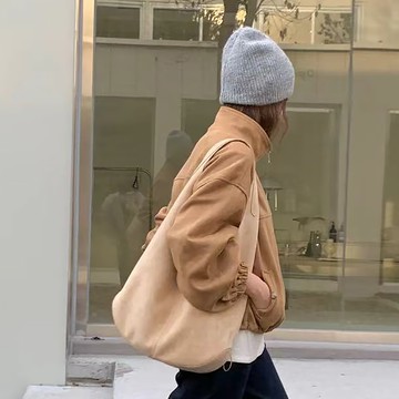 慵懶垂墜感麂皮絨單肩包附收納包 伯爵奶茶