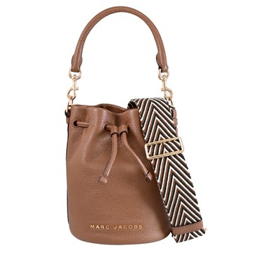 MARC JACOBS 馬克賈伯 金屬LOGO荔枝皮革兩用水桶包.咖