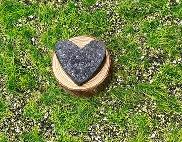 天然原礦 //小紫水晶愛心簇 //貴人 冥想 //智慧 財運//療癒 開運