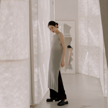 QUEENSHOP_ S 女裝 簡約透膚針織長版罩衫背心-灰 現+預 【01098973】