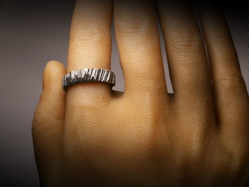 斜痕樹皮質感戒指
