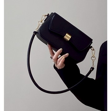 IELGY 女士黑色包 百搭潮流腋下包 斜挎單肩法棍包