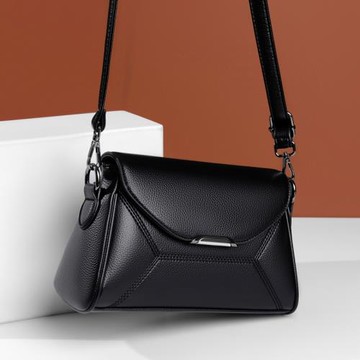 時尚翻蓋女士單肩斜挎小包2025新款女包簡約百搭中年媽媽大氣軟皮
