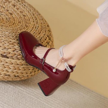 法式方頭高跟鞋女粗跟紅色婚鞋新娘2025秋季款一字帶瑪麗珍珠單鞋