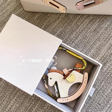 特定：奶油白拼金棕&小雞黃搖搖馬包掛 小紅房手作馬家正版皮