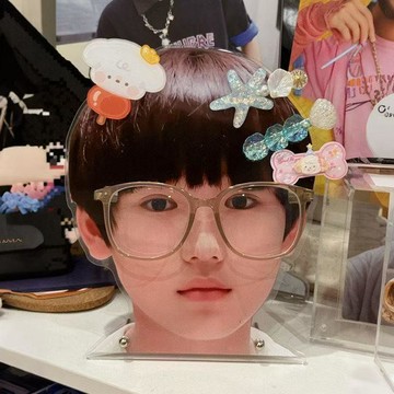 新上架👉宋亞軒劉耀文張真源可愛髮夾眼鏡支架收納架亞克力髮飾整理眼鏡架交換禮物 送朋友禮物