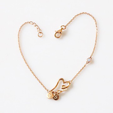 Our Own Cupids Arrow | 誕生石 鑽石 18K手鏈 配專屬字母小圓牌