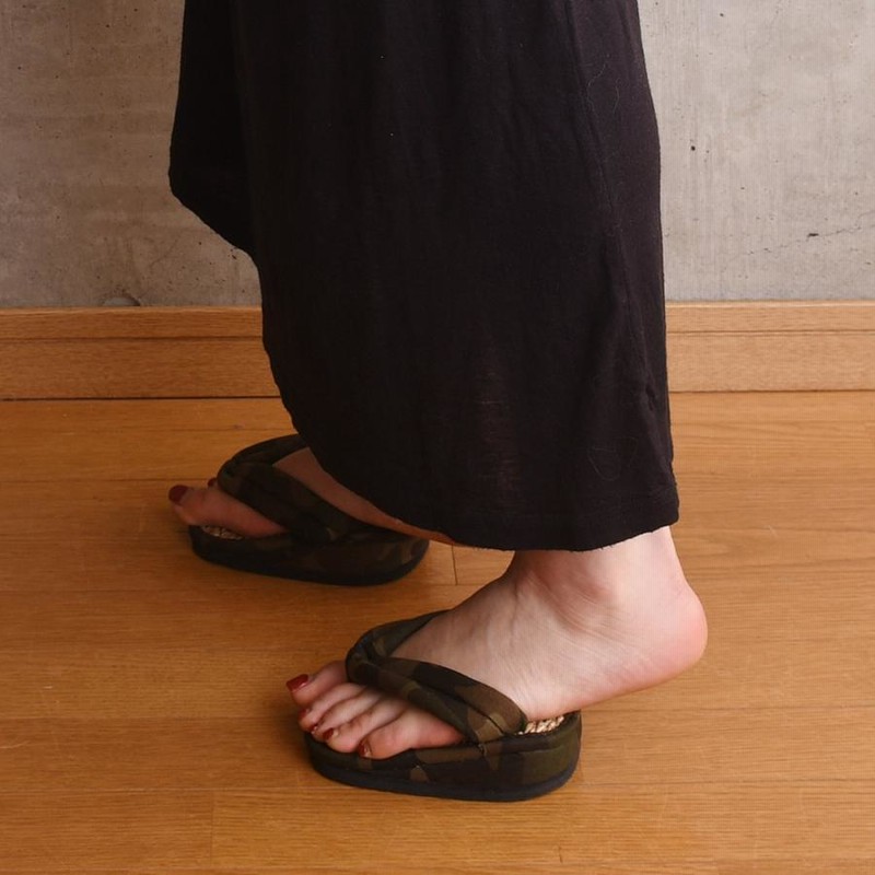 2022年 CLARKS トレックミュール タンカウプリント ハラコ 25cm 2022年 CLARKS トレックミュール タンカウプリント ハラコ 25cm
