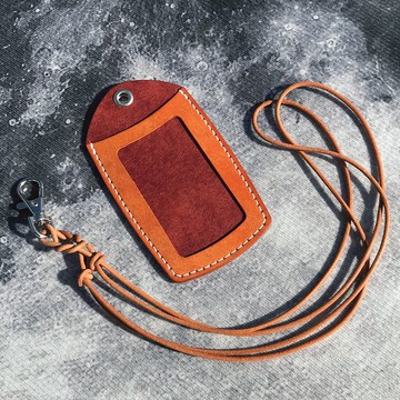 皮革掛頸證件套 - 直立式識別證 - 附可調節頸繩 - 包刻字壓字