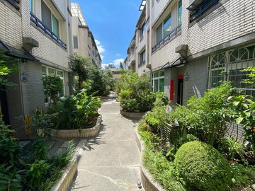 十期軍功併排雙車別墅｜五大房｜朝南帝王座向｜台中市北屯區軍榮街