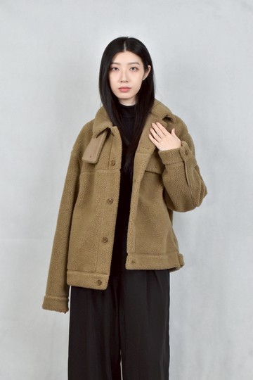 (L) burberry綠色絨毛排釦外套