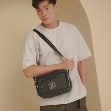 【金安德森】極限機能 防潑水輕便斜側包-灰綠