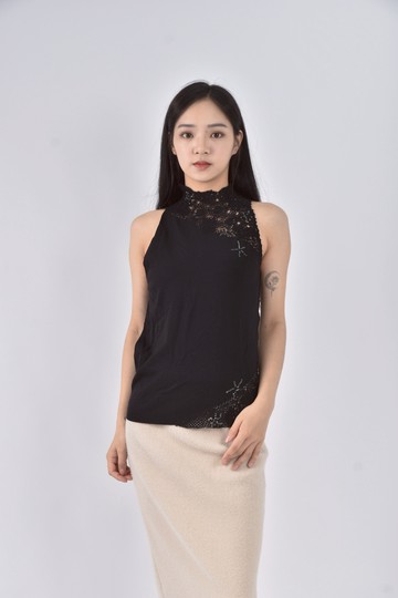 (S) donna hsu鏤空露背黑色上衣