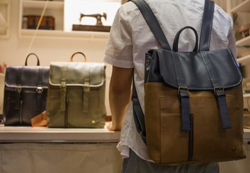 保證不脫皮-一年保固-台灣製作-純素皮革－旅行背包-可可色黑色