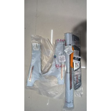 特斯拉配件出清  舊款Model 3 金屬材質防踢門檻條8件套 原價3000