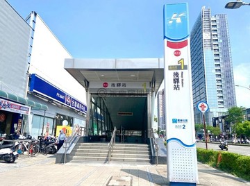 捷運後驛站▪住辦皆宜前街後巷▪正四樓騎樓透店｜高雄市三民區北平二街