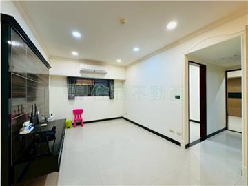 屋齡14年低總海德堡附車位✨住商小業✨｜新北市泰山區明志路一段