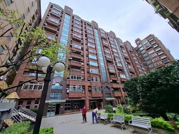 永福街捷運低公設大中庭優質電梯3房雙衛2陽台車位｜新北市三重區永福街