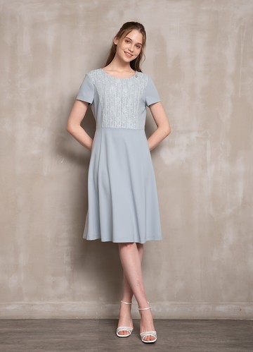 晶瑩輕雅蕾絲綴飾厚雪紡洋裝