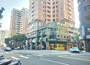 大墩路熱鬧大面寬雙店面｜台中市南屯區大墩路