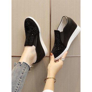 內增高女鞋一腳蹬坡跟顯瘦2024新款秋季百搭水鉆真皮淺口休閑鞋女