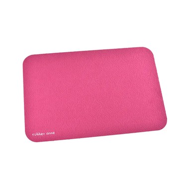 Rubber Anne 軟式珪藻土地墊，100%無毒材質  無味無臭  輕質好攜帶  60 x 40 x 0.5cm  緹花古典紅  1個