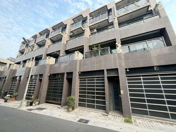 專)八卦寮生活圈❗️輕屋齡精裝潢❗️車庫透天❗️｜高雄市仁武區永新三街