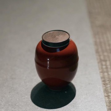 故宮紅清雅小茶倉茶葉罐小號胡桃木蓋密封陶瓷紅色茶罐儲藏罐
