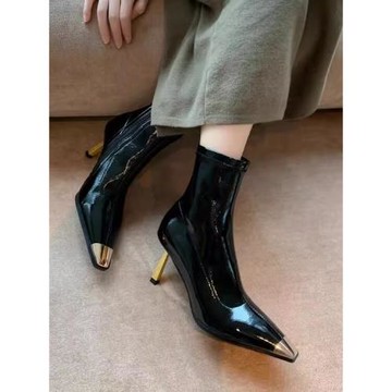 陳小凡 瘦瘦靴女細跟金屬頭黑色亮面漆皮2024秋冬尖頭高跟鞋短靴