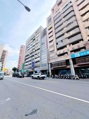 高雄大遠百｜三多捷運站｜低總價3房 - 大樓｜高雄市苓雅區復興二路