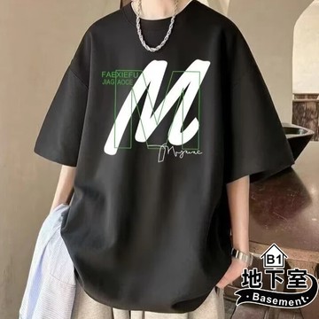 地下室B1-短T 美式街頭M字母幾何線條落肩短t 寬鬆 五分袖 大尺碼8XL【NL626008】