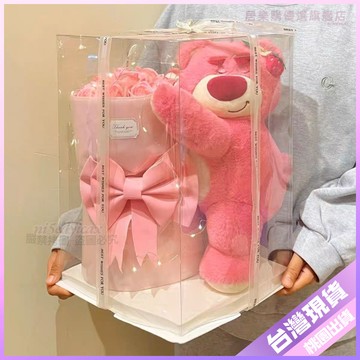 【草莓熊公仔玩偶花束】草莓熊 公仔 玩偶 玩偶花束 花束 抱抱桶 永生花 閨蜜 生日禮物 送女友 新年 情人節 畢業娃娃