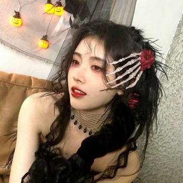 🎃熱門新品🎃萬聖節裝飾  骷髏手爪邊夾 裝扮道具 場景佈置哥特手骨大鬼爪玫瑰暗黑髮夾日裝扮髮飾