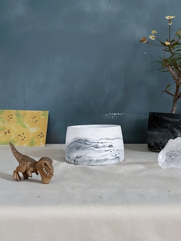 ‧ 賣花的女鵝 手作環保泥盆 ‧ 墨色漸濃