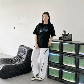 Aurocean-韓版-短T 短袖 寬鬆落肩 男女可(黑色)    Concept Design