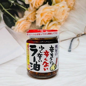 日本 桃屋 辣油 玻璃罐 110g / 調製蒜末 玻璃罐 125g 炒菜 炒飯 調味｜全店$299 全家取貨免運｜領券9折｜APP下單最高再賺13%點數⚡