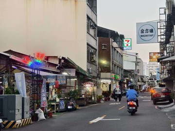 東區★南紡百貨五房俗透天╭★°住商姚語宸★｜台南市東區裕豐街