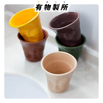 有物🧺現貨秒出 丹麥陶瓷皺褶杯 可機洗 耐熱 漱口杯 牙刷杯 水杯 冷飲 熱飲 不規則 牙刷杯 洗漱杯 刷牙杯 手工陶瓷