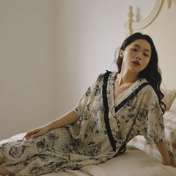 商城熱賣⭐睡衣  晨袍 寬鬆透氣 舒適新款水墨畫簡約睡裙女泡泡皺布中長款夏季短袖居家可外穿睡袍